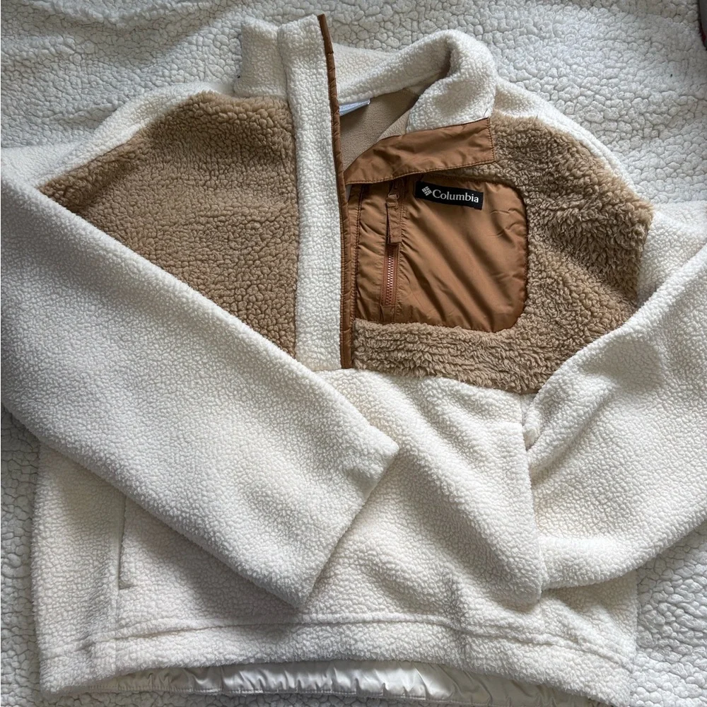 Columbia Cream and Tan Fleece Jacket - Picture 2 of 3